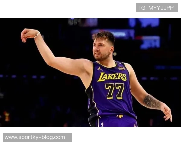 东契奇轻松战胜雷迪克玩匹克球引发笑声让他气坏了真是太有趣了 东契奇轻松战胜雷迪克玩匹克球引发笑声让他气坏了真是太有趣了