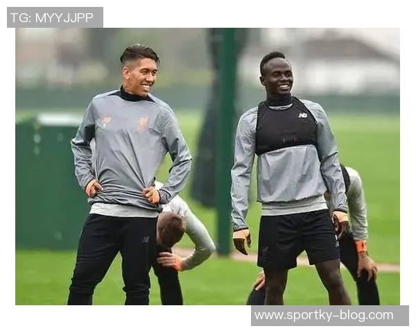 今夏加盟多特的新援贾斯汀勒马首次造访主场并参与U23训练活动